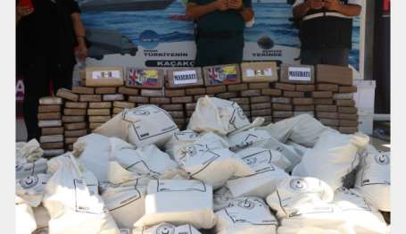 Mersin'de 5 bin 878 operasyonda, 1 ton 25 kilogram uyuturucu ele geçirildi
