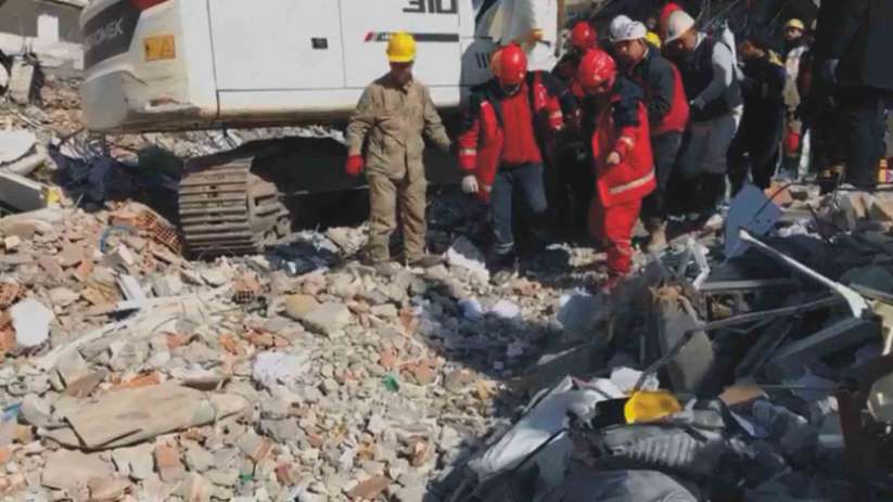 Tatvan'dan giden komandolar 110 saatte enkazdan bir kiiyi sa çkard - Bitlis haber
