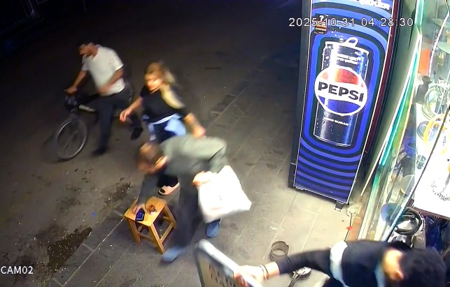 Çekirdek çitlerken taburenin üzerinde gördüğü telefonu çaldı, 'şeytana uydum' dedi