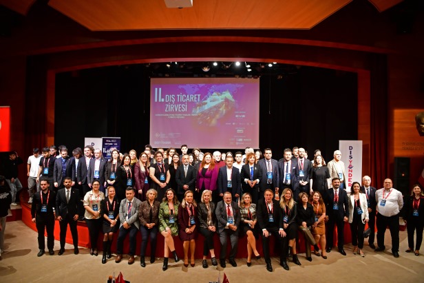 II. Dış Ticaret Zirvesi 'Sürdürülebilir Dış Ticaret Fazlası Veren Türkiye' vizyonuyla gerçekleştirildi