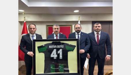 Kocaelispor formasn Mustafa Destici'ye götürdüler