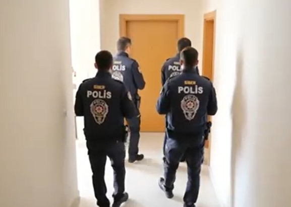 Bursa merkezli 16 ilde 'siber dolandırıcılık' operasyonu; 18 tutuklama