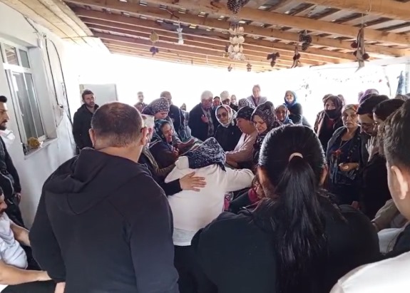 İstanbul'da otel odasında öldürülen Melisa, Tokat'ta toprağa verildi