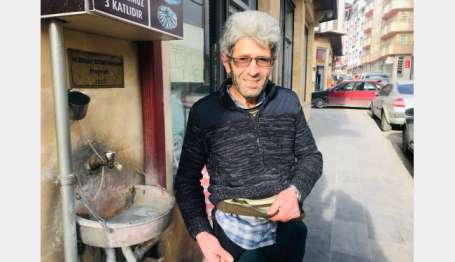 Bayburtlu vatandan souk havayla imtihan: 5 kat kazak giyindi!