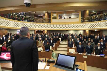 Antalya Büyükehir Belediye Meclisi, depremde hayatn kaybedenler için sayg du