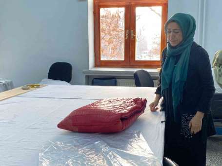 Ankaral örenciler depremzeleri souktan korumak için harekete geçti