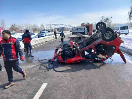 Van'da trafik kazas: 4 yaral