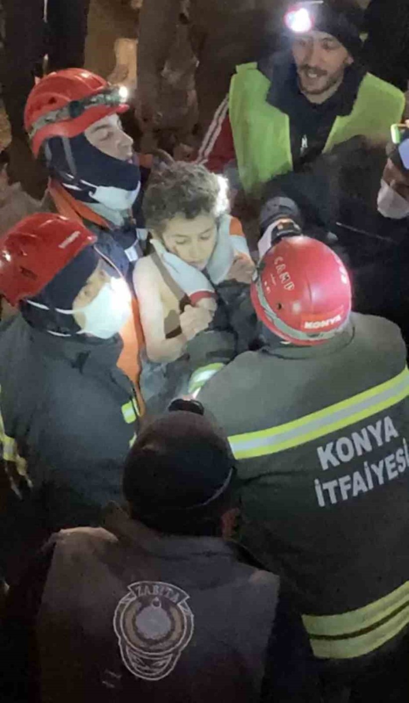 Hatay'da enkaz altndaki 7 yandaki Mustafa 163 saat sonra kurtarld