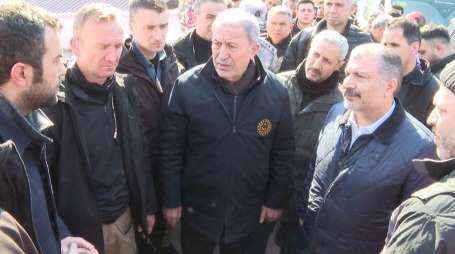 Milli Savunma Bakan Akar ve Salk Bakan Koca'dan Hatay kent merkezinde incele