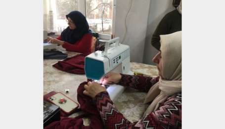 Safranbolu'da kadnlar depremzedeler için klk kyafet dikiyor