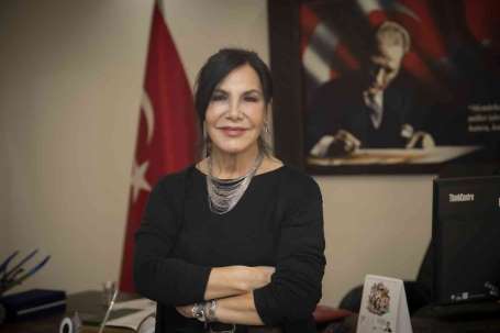 Mersin ehir Tiyatrosunun yeni sanat yönetmeni Hülya Sava oldu