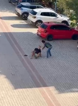 Annesiyle gönül ilişkisi olan kişiyi 22 bıçak darbesiyle öldürdü