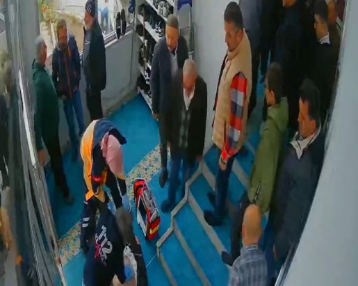 Camide kalp krizi geçirdi; o anlar kamerada