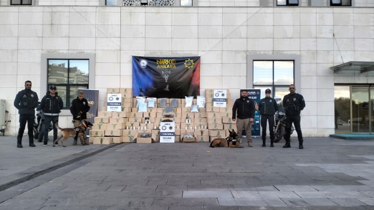 Kocaeli'de 1,5 ton uyuşturucu ele geçirildi; 5 gözaltı (2)