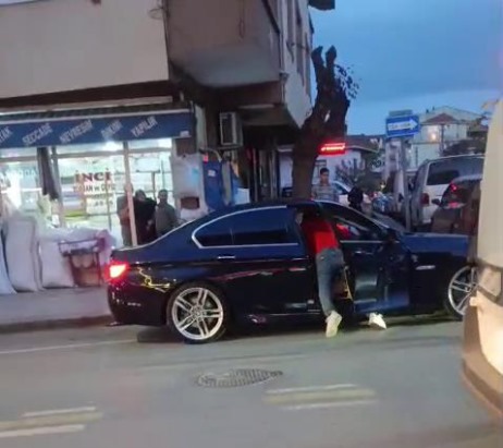 Otomobildeki arkadaşını ağır yaralayan şüpheli, eski eşini de bıçaklamış; 11 gözaltı