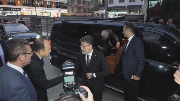 İstanbul - Bakan Yumaklı'dan Şehit Pilot Hasan Bahar'ın ailesine taziye ziyareti