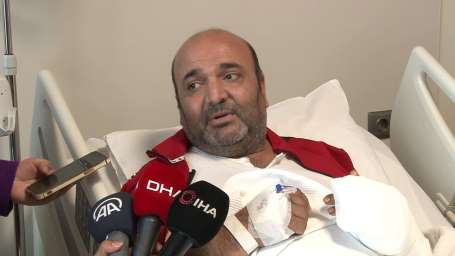 Yaknlarnn yarsn kaybeden depremzedenin tedavisine stanbul'da devam ediliy