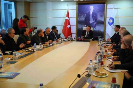 Bakan Böcek: Antalya'ya gelen depremzede says 101 bini geçti