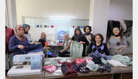 Ordulu kadn kursiyerler, depremzedeler için üretime geçti