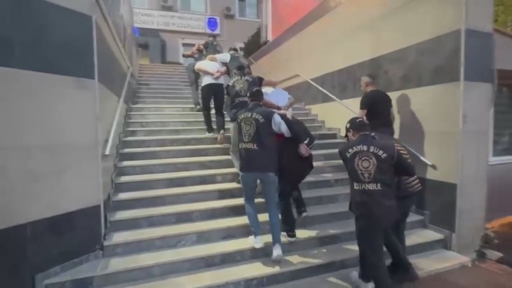 Fatih'te 2 kişinin öldüğü silahlı kavgaya ilişkin 9 şüpheli yakalandı