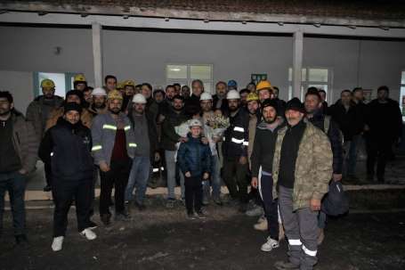 Amasyal 110 madenci evine döndü: Depremzedelerin yaralarna merhem olmaya çal