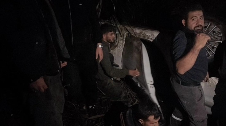 Hatay'da polisten kaçarken kazaya yapan otomobilde 9 kaçak göçmen yakalandı