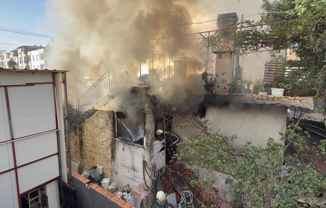 Çifti alevlerin arasından çıkardılar