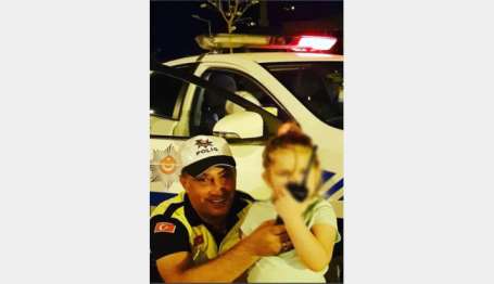 Trabzon'da polis memuru ekip otosunda intihara teebbüs etti