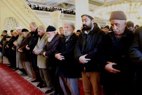 Depremde hayatn kaybedenler için Konya'da gyabi cenaze namaz klnd