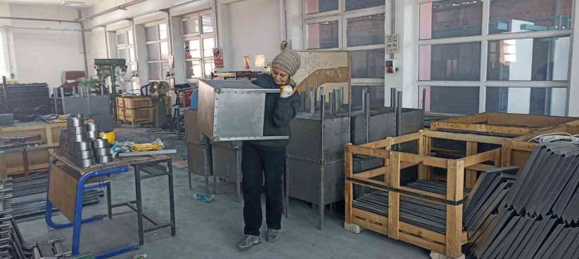 Samsun'daki liseden depremzedeler için seyyar tuvalet ve soba - Samsun haber