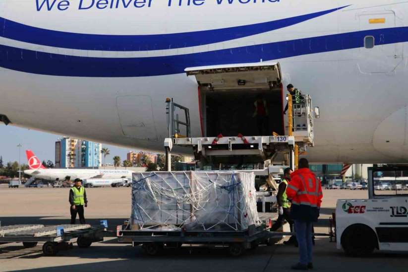 ABD'nin 2.5 milyon dolarlık yardım uçağı Adana'ya indi