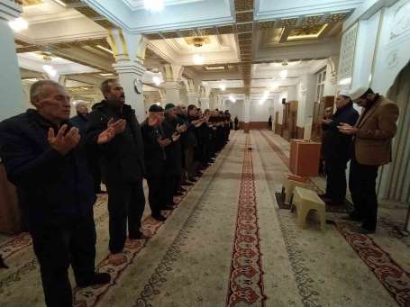 Van'da Miraç Kandili'nde eller, depremzedeler için semaya açld