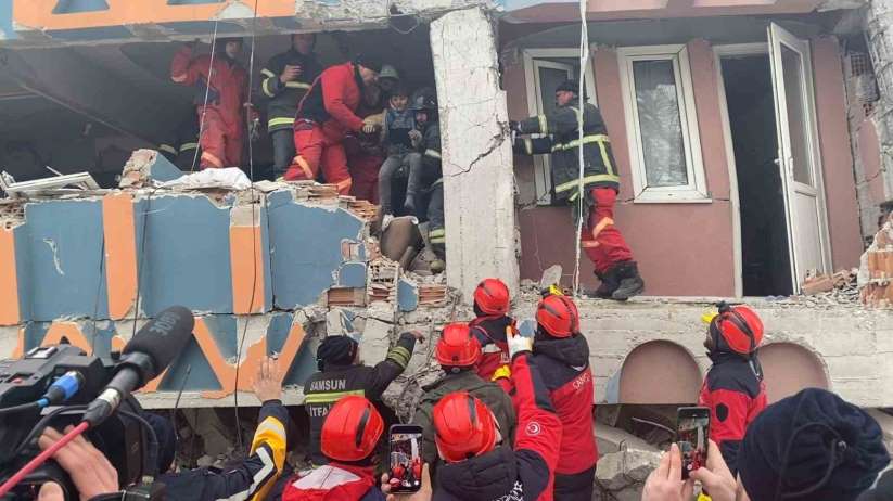 10 yaşındaki Mustafa'yı enkazdan çıkartan ekip, o anları anlattı