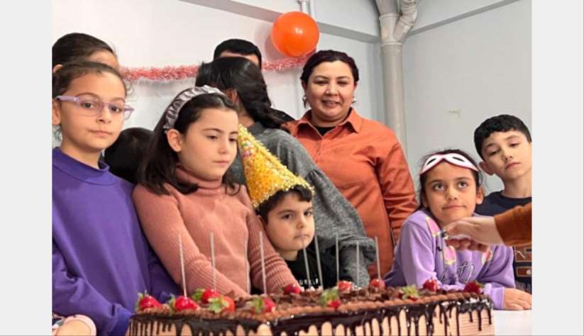 AK Parti Kırşehir teşkilatı depremzede Mustafa'nın doğum gününü kutladı