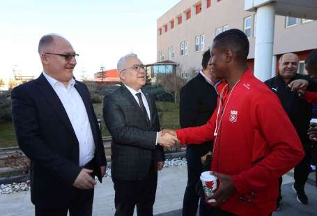 Sivasspor kafilesi 8 eksikle Gaziantep'e gitti
