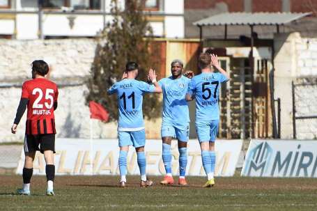 Manisa FK, hazrlk maçnda Turgutluspor'u 3-2 malup etti