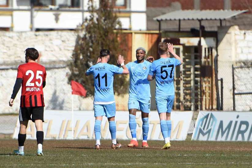 Manisa FK, hazrlk maçnda Turgutluspor'u 3-2 malup etti - Manisa haber