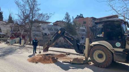 Manisa Büyükehir Belediyesi yaralarn sarlmas için kollar svad