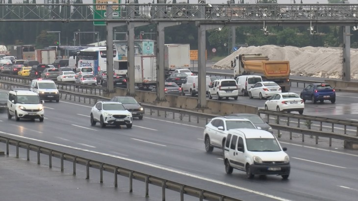 Kurban Bayramı tatili öncesi son iş gününde TEM'de trafik yoğunluğu