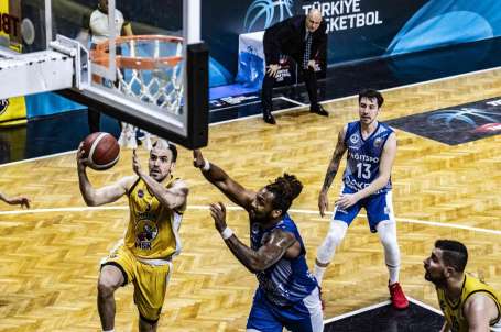 Mersin Büyükehir Basketbol 76-72 galip