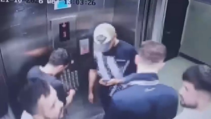 Büyükçekmece'de rezidanstaki cinayet şüphelilerinin kaçtığı anlar kamerada