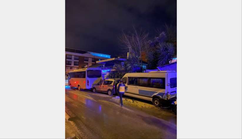 Yalova'da 4 araçlı zincirleme kaza