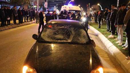 Edirne'de feci kaza: Otomobilin çarpt 3 yayadan ikisi ar yaraland