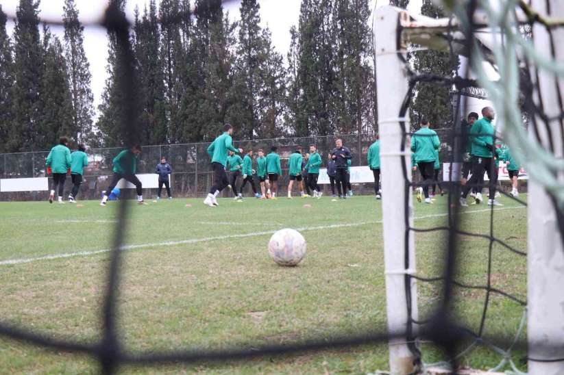 Sakaryaspor, Tuzlaspor mesaisine yeni teknik direktörüyle devam etti - Sakarya haber