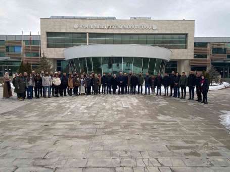 Vanl 30 PDR öretmeni destek için deprem bölgesine gitti