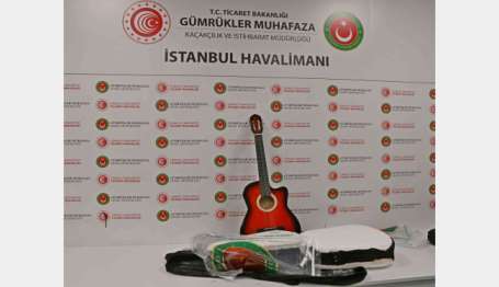 stanbul Havaliman'nda uyuturucu operasyonlar: Gitar klfndan ve terlik tab