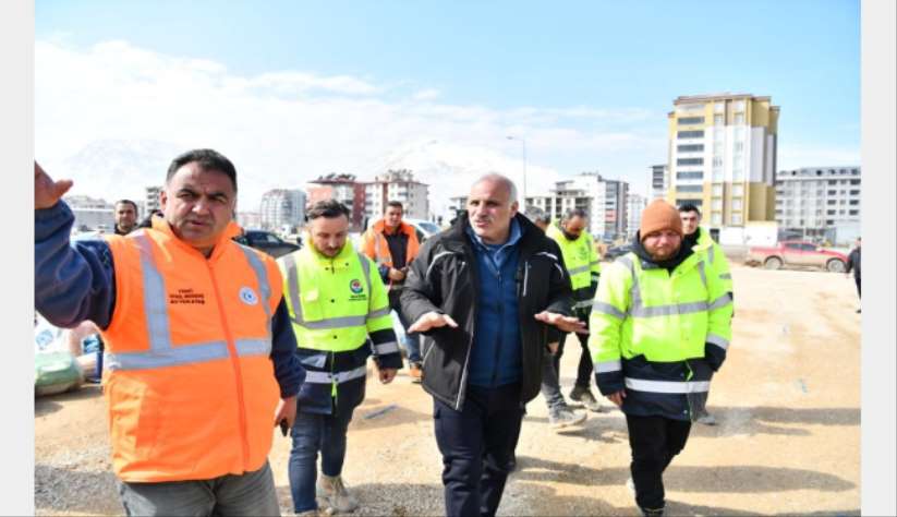 Trabzon Büyükehir Belediyesi Elbistan'da yaralar sarmak için çalma yürütüyor - Trabzon haber