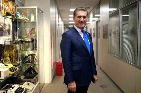 TDP Genel Başkanı Mustafa Sarıgül'den İsveç Başbakanı'na İncil hediyesi