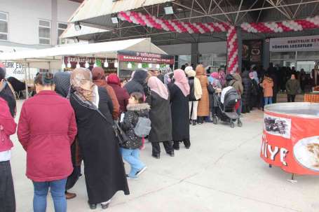 Manisal kadnlar festivale gelerek 100 TL kazand