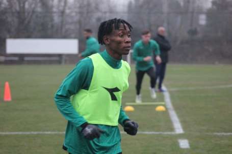 Afrikal oyuncu George P Lewis, Sakaryaspor ile deneme antrenmanlarna çkyor